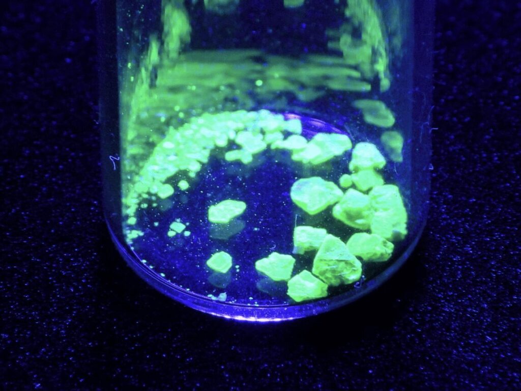No.17 Kuantifikasi bijih uranium dengan metode fluoresensi ultraviolet